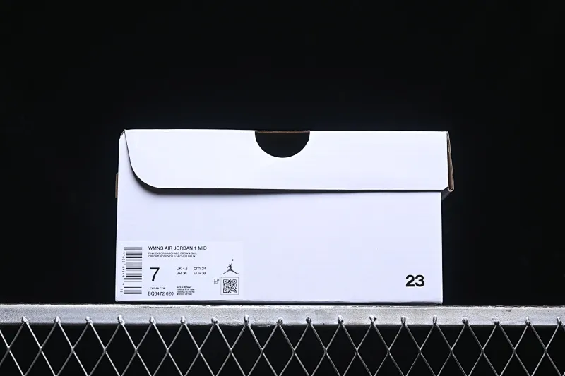All categories Air Jordan Jordan series basketball shoes Air Jordan 1 Mid G version pure original Air Jordan 1 Mid AJ1 Joe 1 Khaki powder China basketball shoes BQ6472-620